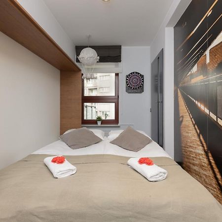 Warsaw Srodmiescie Riverside Three-Bedroom Apartment By Renters Экстерьер фото