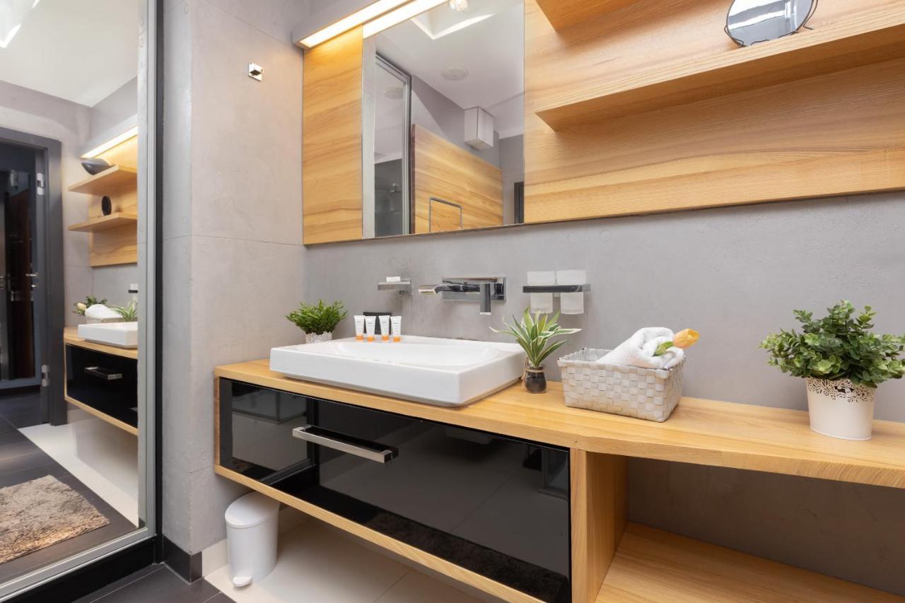 Warsaw Srodmiescie Riverside Three-Bedroom Apartment By Renters Экстерьер фото