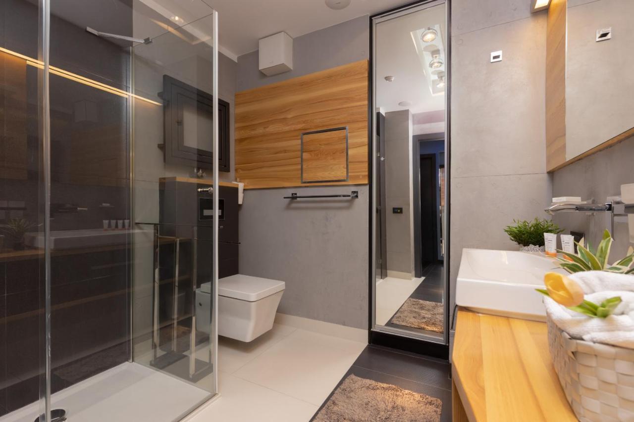 Warsaw Srodmiescie Riverside Three-Bedroom Apartment By Renters Экстерьер фото
